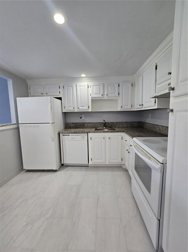 Photo - 2761 Taft St Unit 106
