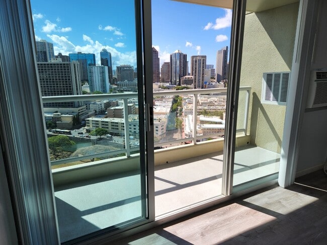 Lanai (Patio) - 215 N King St Unit 2101