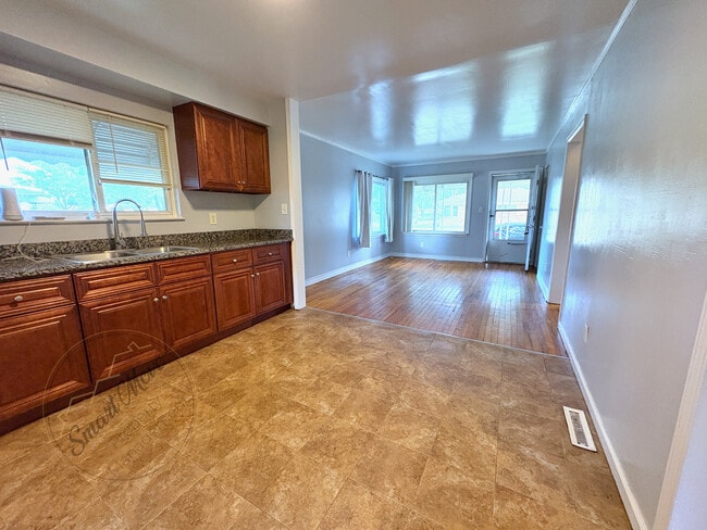 Building Photo - 13343 Charlotte Ave Rental