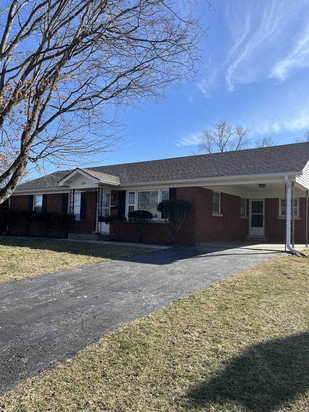 Photo - 124 Vanderbilt Dr (Lexington, KY)