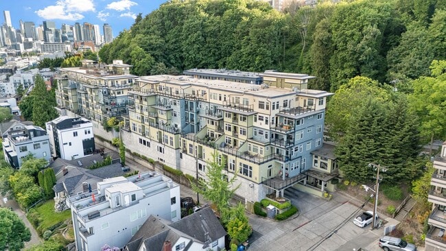 Building Photo - Portal Condominiums ~ Queen Anne Unit A104