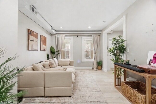 Photo - 87 Madison Ave