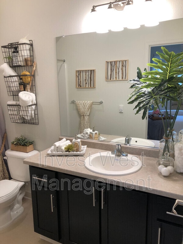 Photo - 2300 Main St