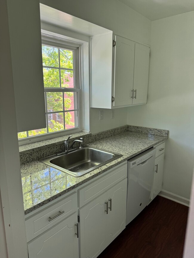 Building Photo - 19436 Van Aken Blvd Unit 307