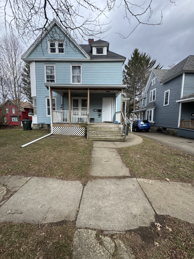 Building Photo - 11 Columbia Ave Unit Apartment #1