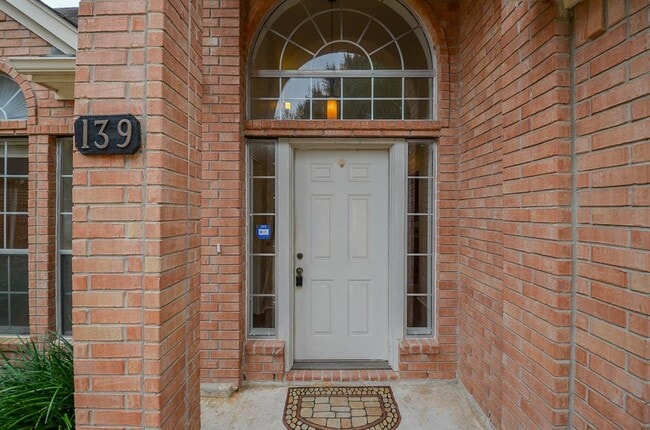 Building Photo - 139 Skycrest Dr