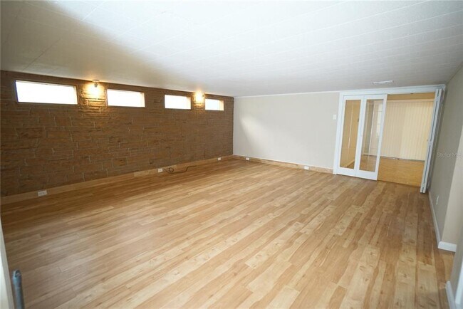 Photo - 1424 E Park Cir