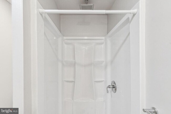 Photo - 2553 E Somerset St