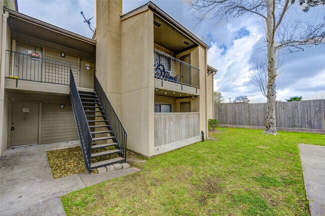 Photo - 3300 Pebblebrook Dr Unit 111
