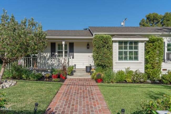 Building Photo - CHARMING 3BR + 2BA HOUSE IN MONROVIA!