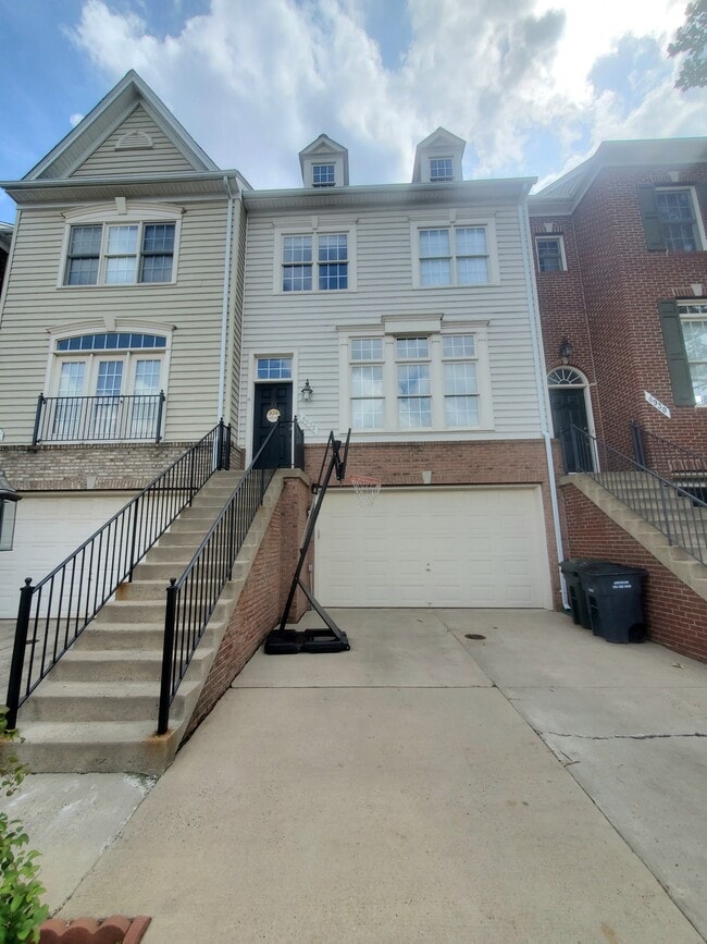 Photo - 6932 Stanwick Square Townhome
