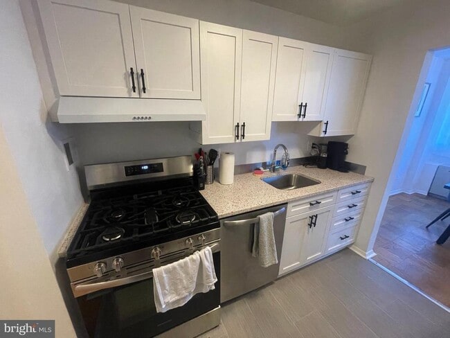 Building Photo - 4343 Cherry Hill Rd Unit 201 Rental