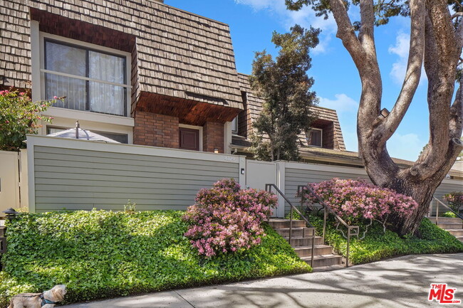 Photo - 4329 Redwood Ave Townhome