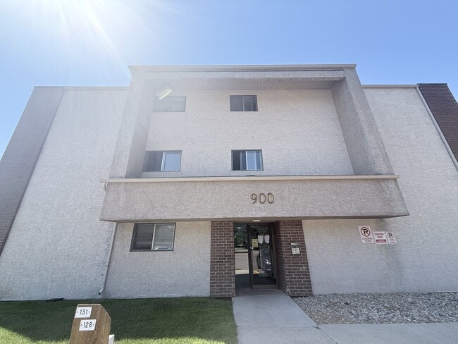 Building Photo - 310 Stillwater Dr Unit 914