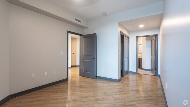 1BR,1BA,-693SF