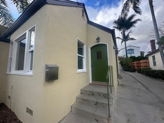 Photo - 413-413-413-412 Montgomery St Unidad 413 1/2 Montgomery