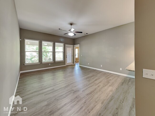 Photo - 1118 Merlin Dr