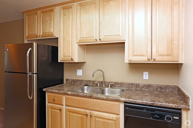 2 Bedroom - Updated Kitchen
