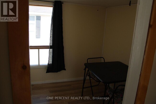 Photo - 80 Poplar Ave