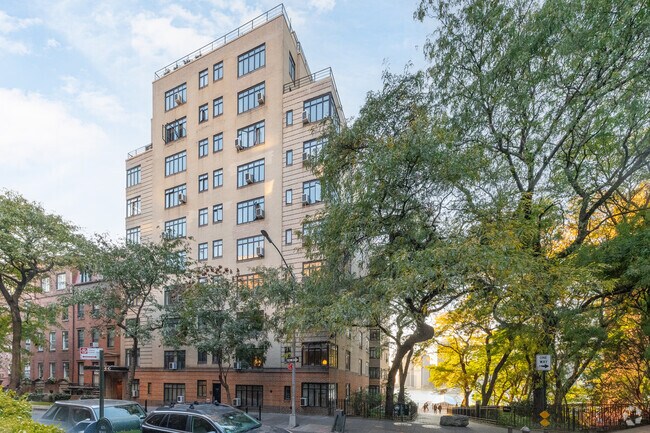 Alternate building view - 160 Columbia Hts