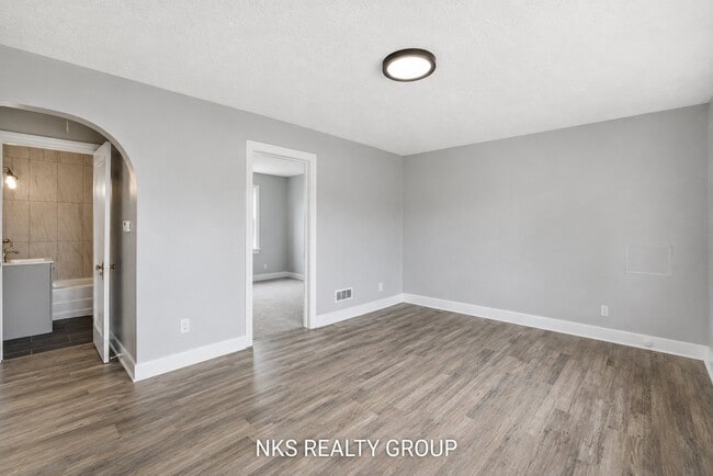 Photo - 2718 E Grand River Ave Unit 2BD/1BA