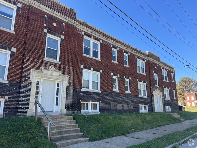 Building Photo - Updated one bedroom, one bath apartment Unit 2W