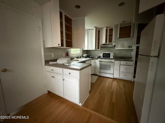 Photo - 138 Ampere Ave