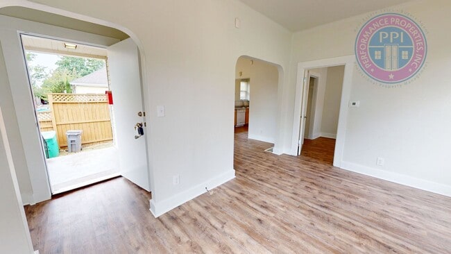 Photo - Prime Location - Hawthorne District / 1904 Hawthorne Charmer!!
