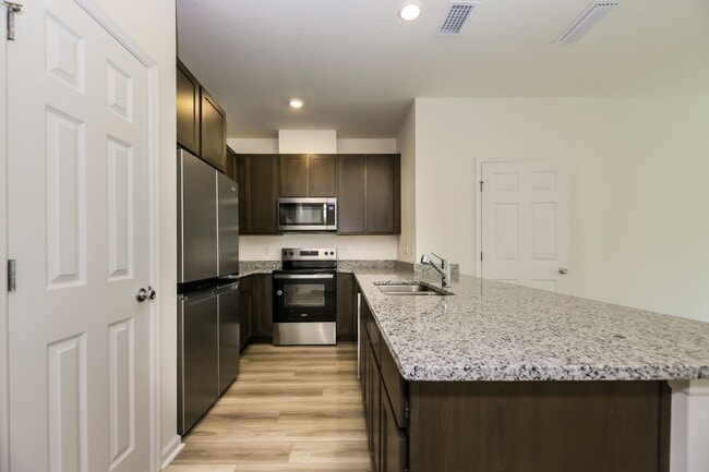 Photo - Spacious Townhome Now Available! 3 Bed/2.5 Bath, Lawncare Included, Garage, Near Treaty Part!