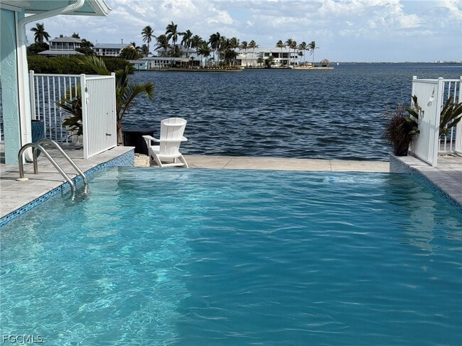 Building Photo - 4743 Pine Island Rd