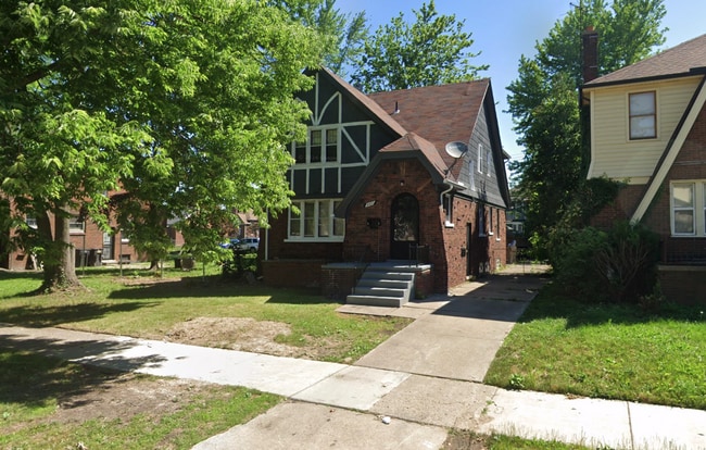 Building Photo - 2-Bedroom Duplex in Detroit's Heart – Comfort Meets Convenience! Unit 2 - Upper