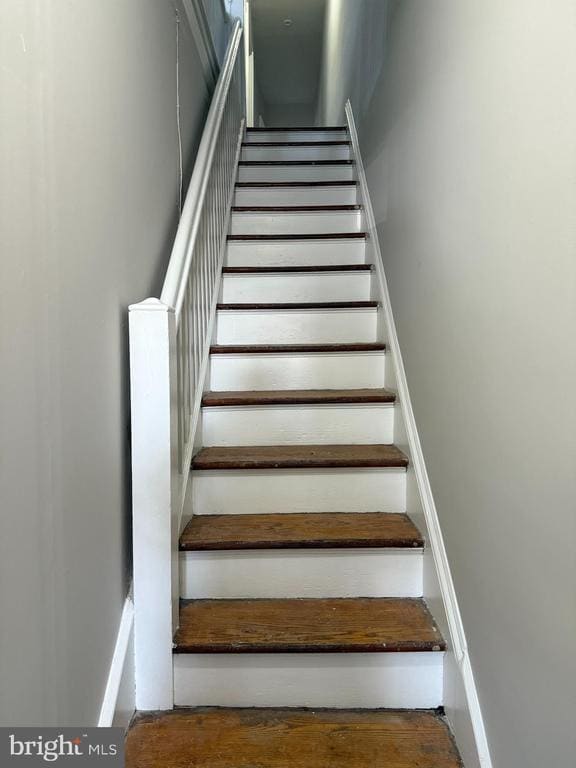 Photo - 645 E High St