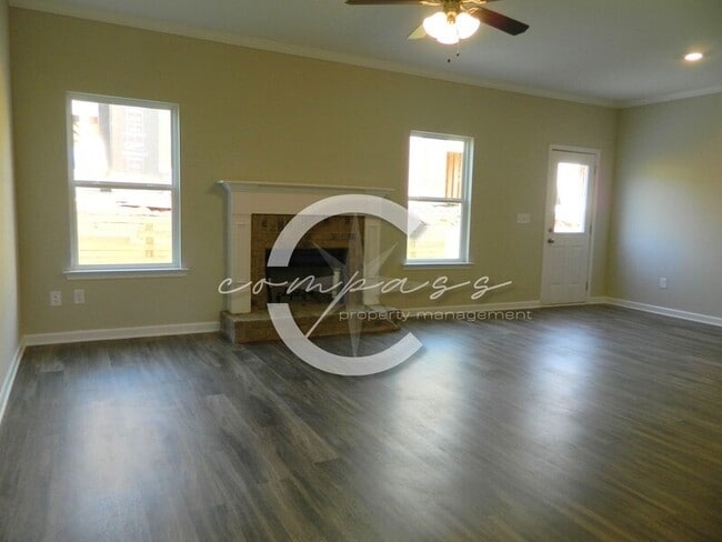 101 Squarewood Ln