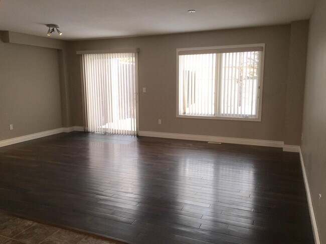 Photo - 7916-7988 88 Ave Unit 7916