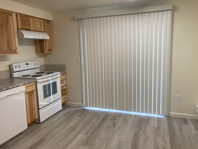 Photo - 1527 Santiam Hwy SE Unit Santiam 1527 #1