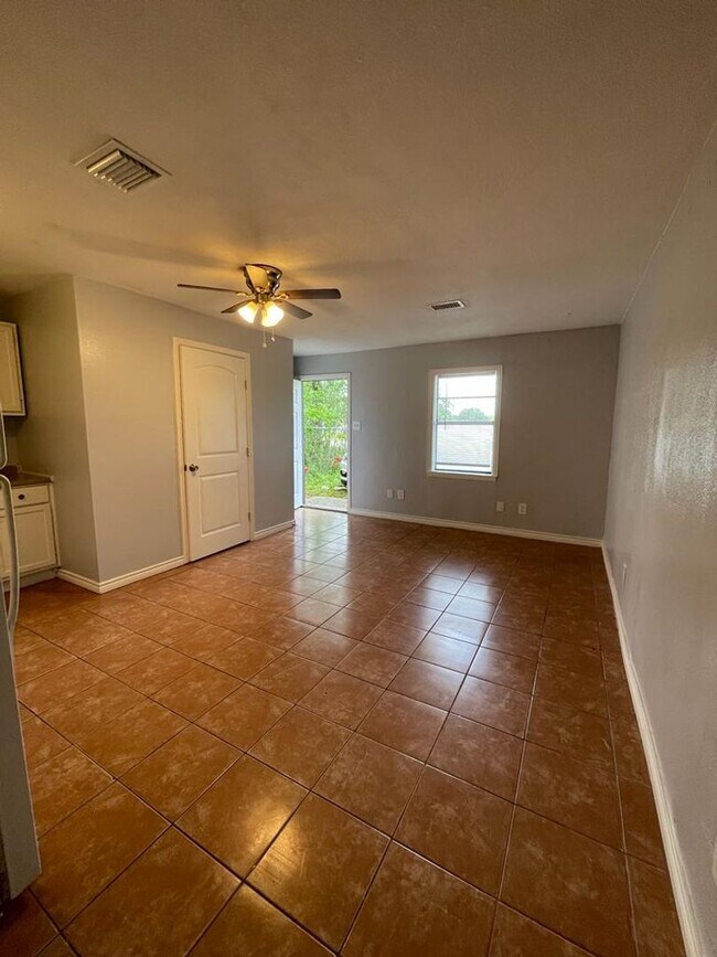 Photo - 306 Lake Rd Unit B