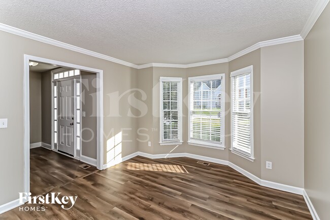 Photo - 3727 Lockerbie Ln