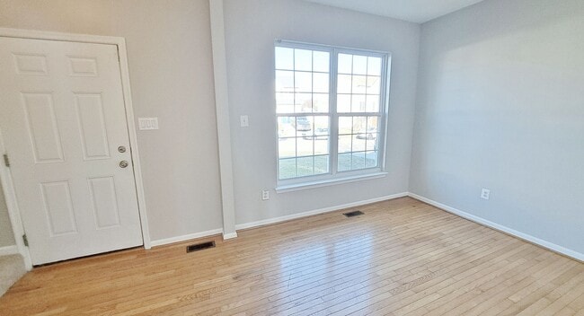 Photo - 3 Bed / 2-1/2 Bath Single Family Home w/1-Car garage