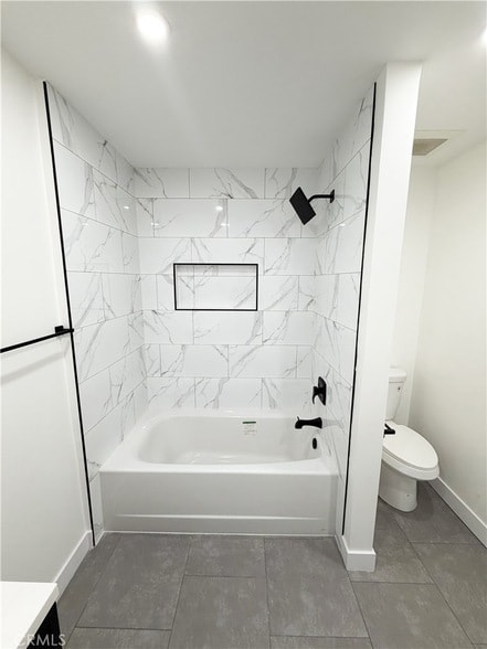 Photo - 17000 Burbank Blvd Unidad 305