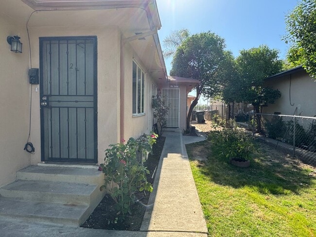 Photo - 2927 Peerless Ave Unit 2