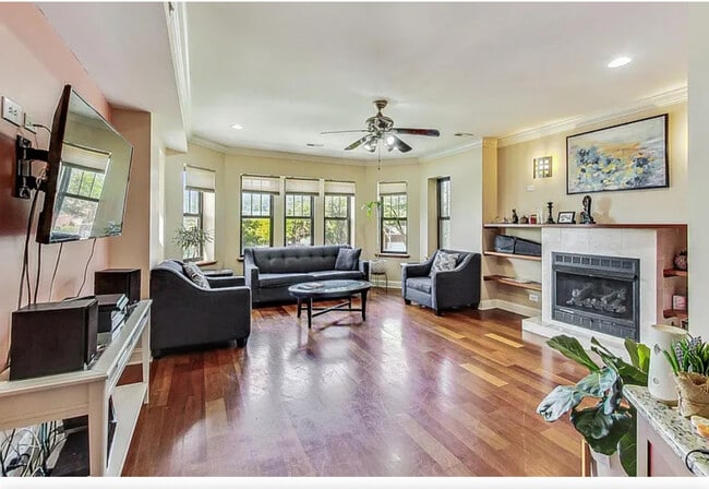 Photo - 8145 S Prairie Ave