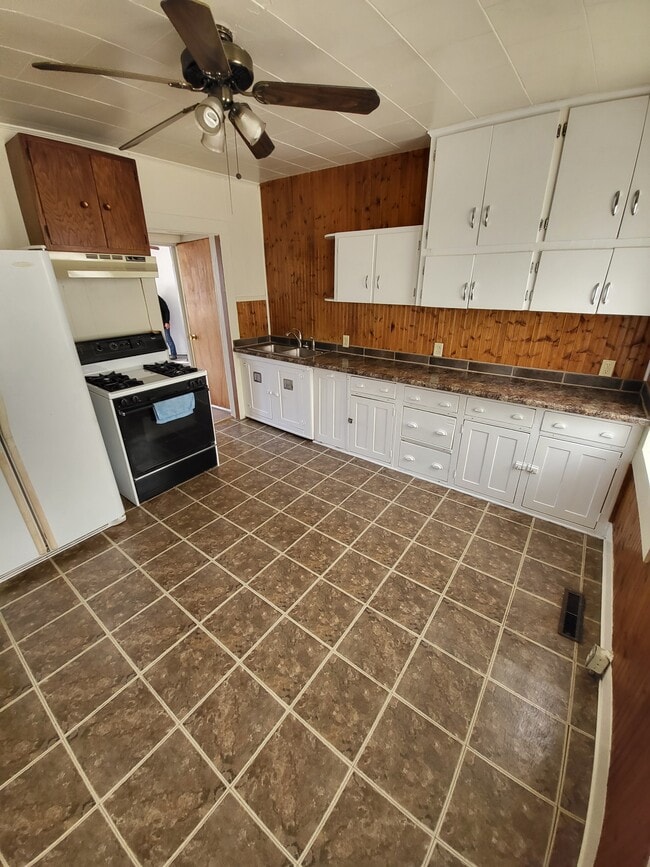 Photo - 211 S Marr St