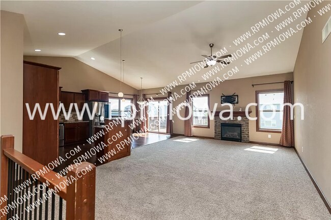 Photo - 1127 90th St