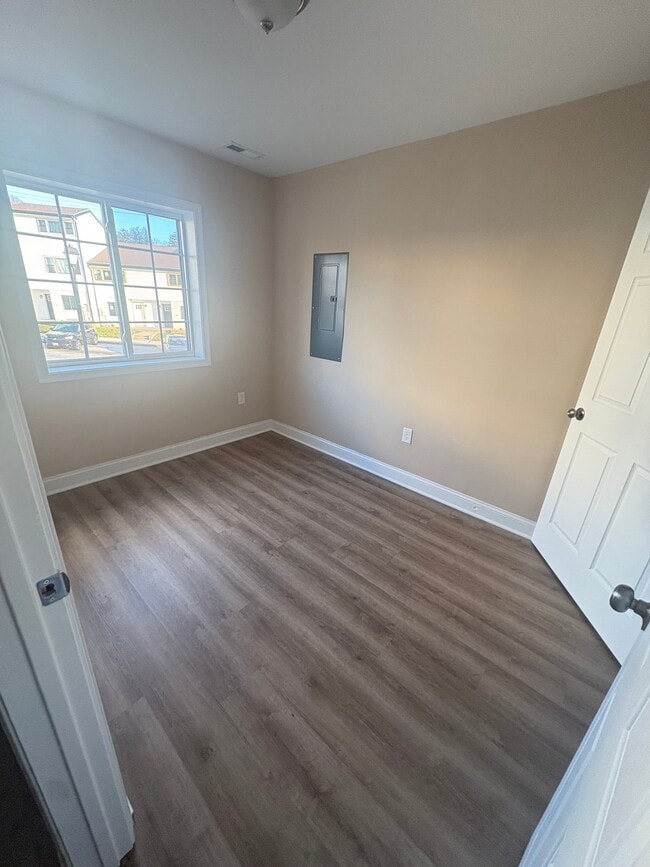 302 Hendrickson Ln