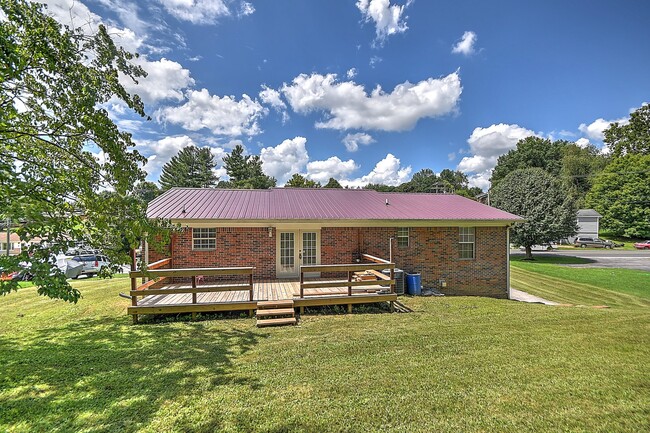 Photo - 185 Woodland Cir