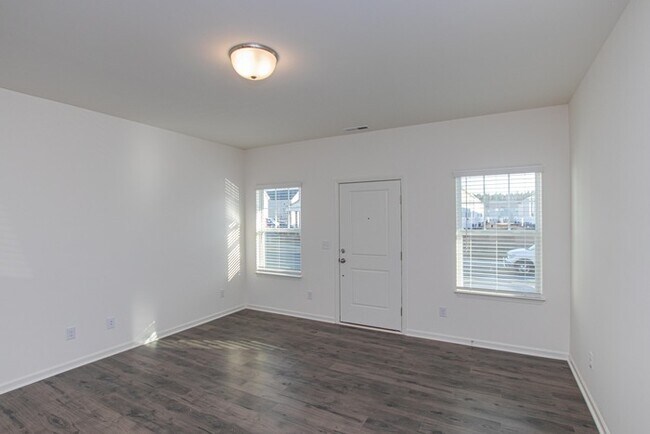 Photo - BEAUTIFUL 2 Bedroom Townhome in MIDLAND AVAILABLE JUNE 2026