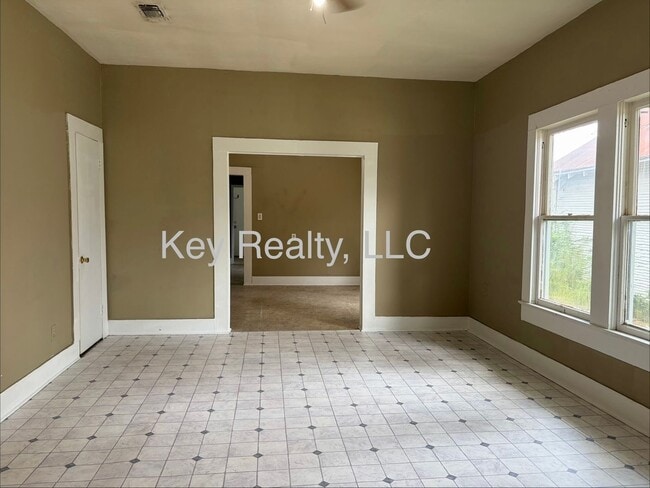 Photo - 200 Reagan St