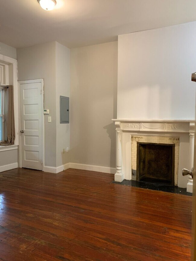 Photo - Amazing Studio Apartment located in Univer... Unit 1F