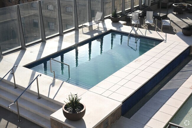 Building Photo - Best Value Luxe One Bedroom Downtown Rental