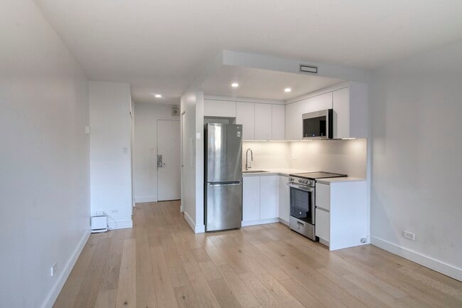 Building Photo - 1975 Maisonneuve Blvd W Unit 1508